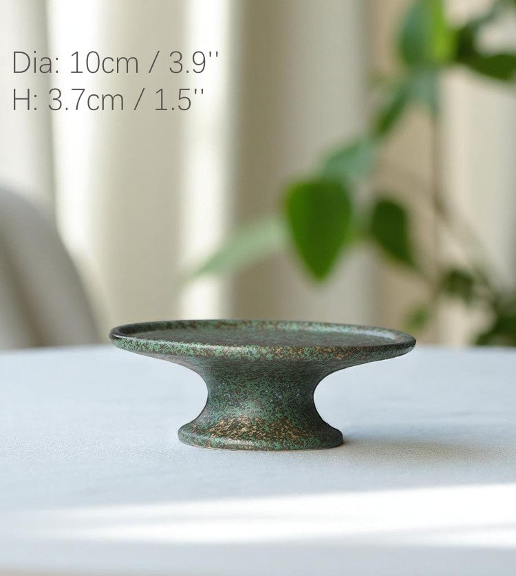 Bronze pedestal tray with diameter 1cm, height 3.7cm