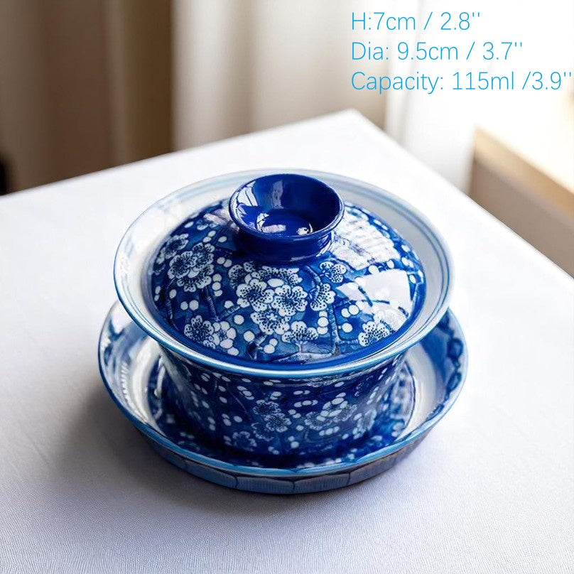 Size display of blue floral gaiwan, 115ml, ideal for personal use