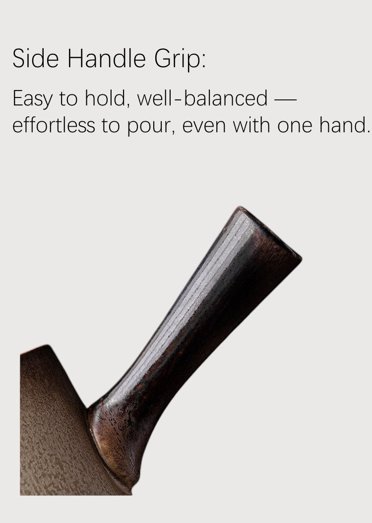 Ergonomic side handle of Japanese kyusu for one-handed brewing