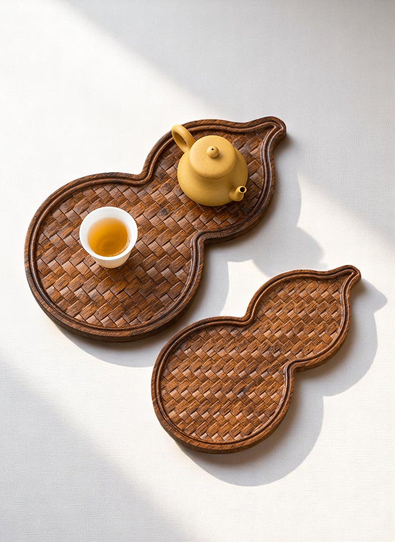 Side-by-side size comparison of small and large hulu tea trays